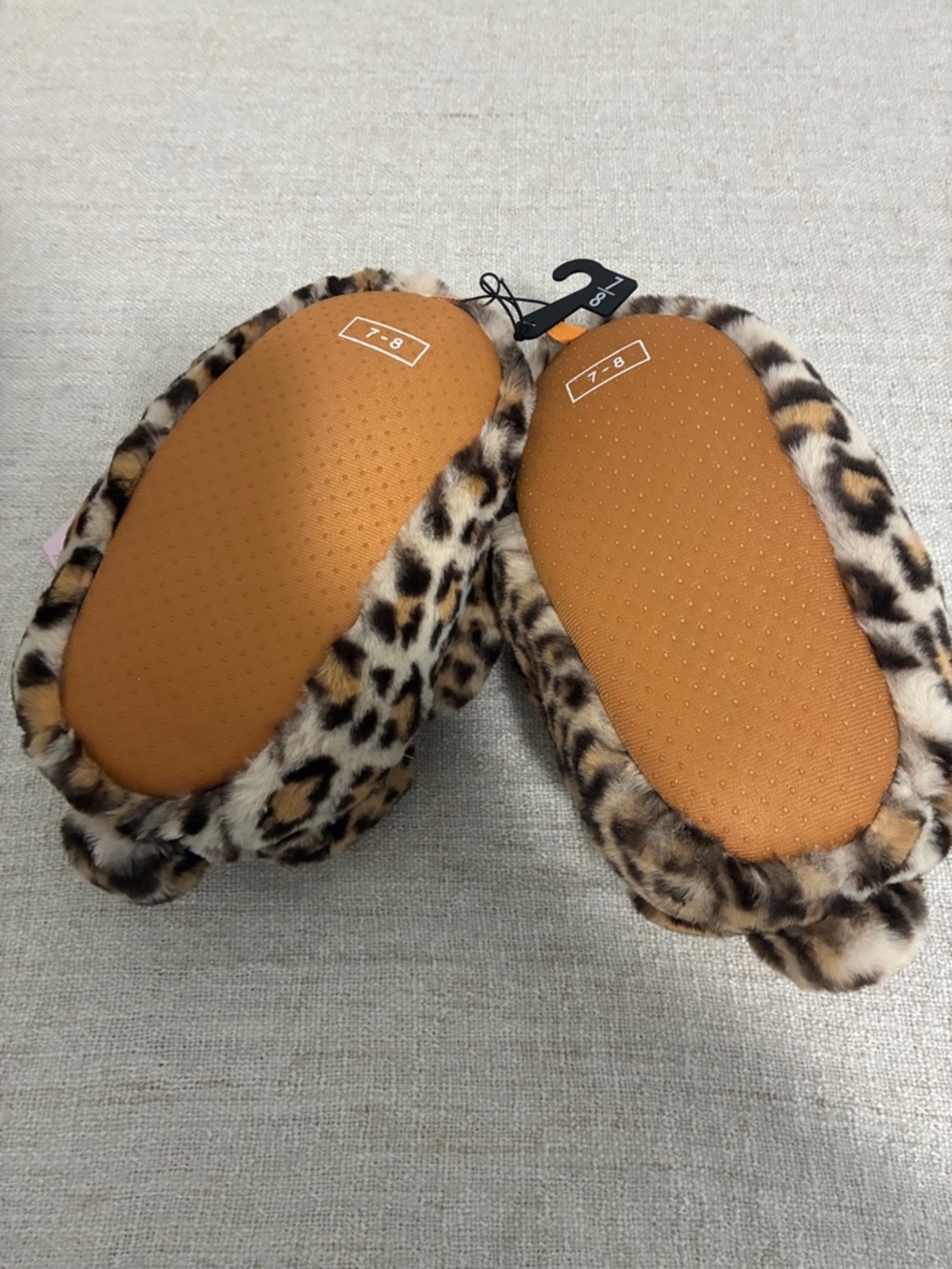 Feetmoji Cheetah Slippers Size 7-8 NWT - Picture 4 of 10